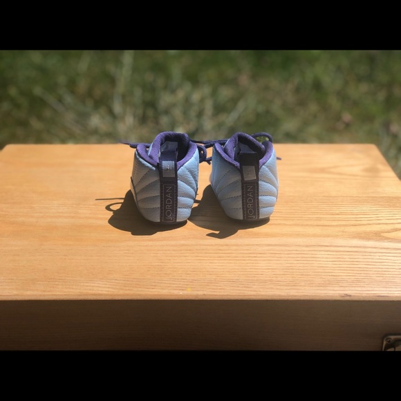 AIR JORDAN 12 GS - Picture 3 of 5